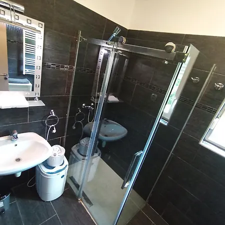 Friends - Promenade Emelet بالاتونفوريد